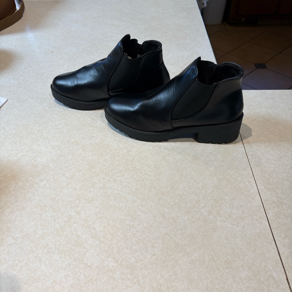 Women’s Faux Leather Ankle Boots Size 9